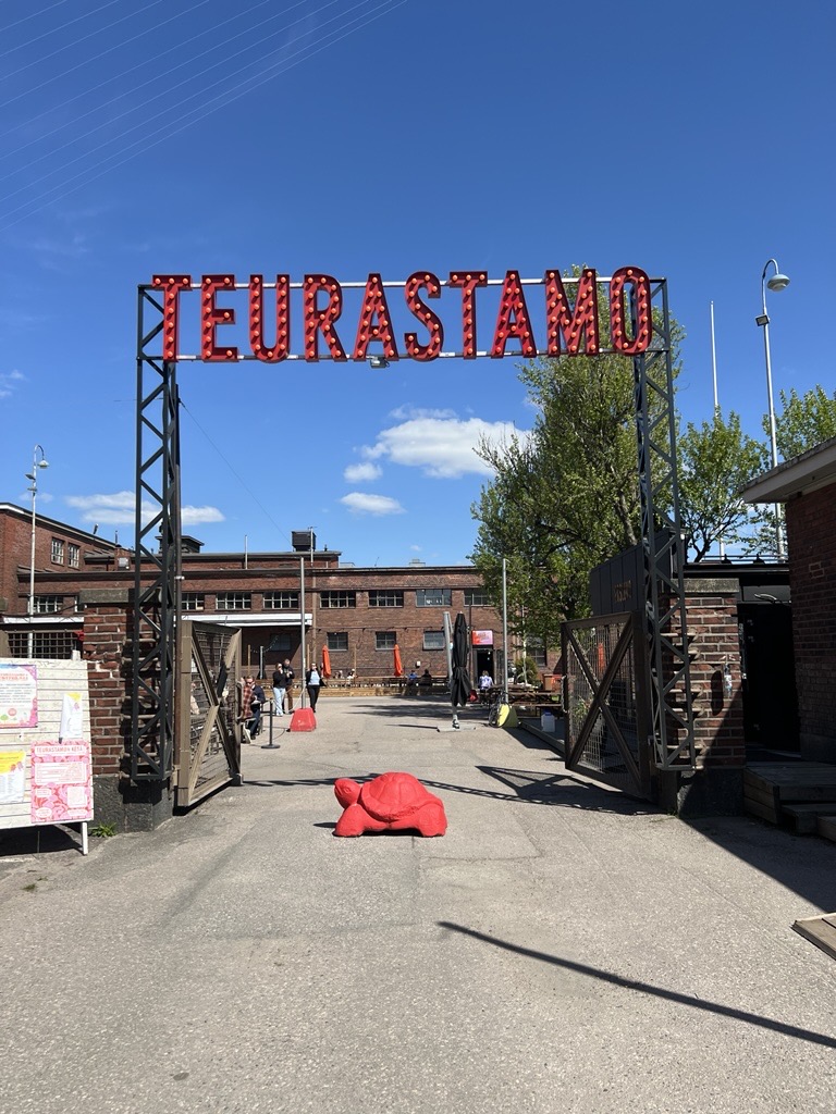 Teurastamon mediatiedote: Teurastamon kesäpiha on uudistunut